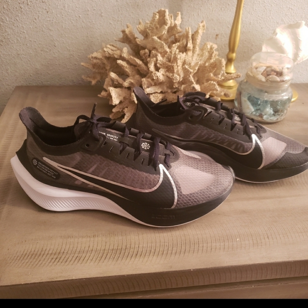 Brand new nike shoes zoom gravity running shoes